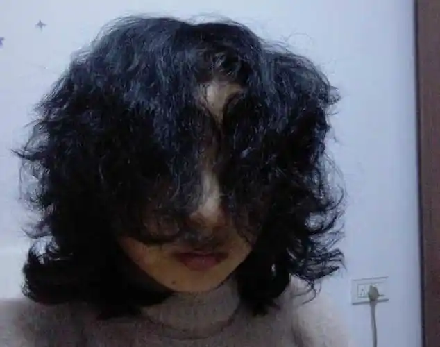 为何有人头发天生自然卷?看看不想让它卷的办法