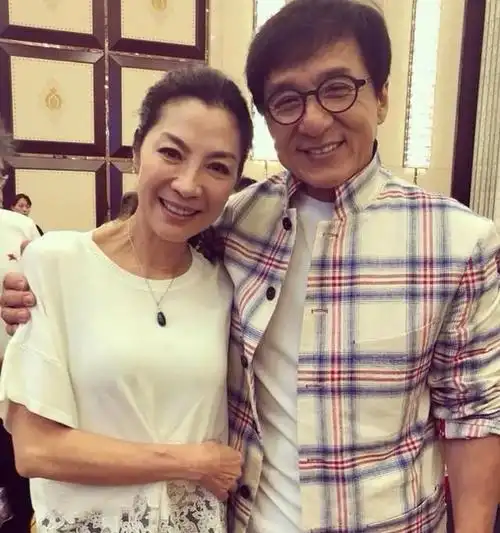 50位女星和成龙的合影曝光每一张经典又珍贵男帅女美都太惹眼