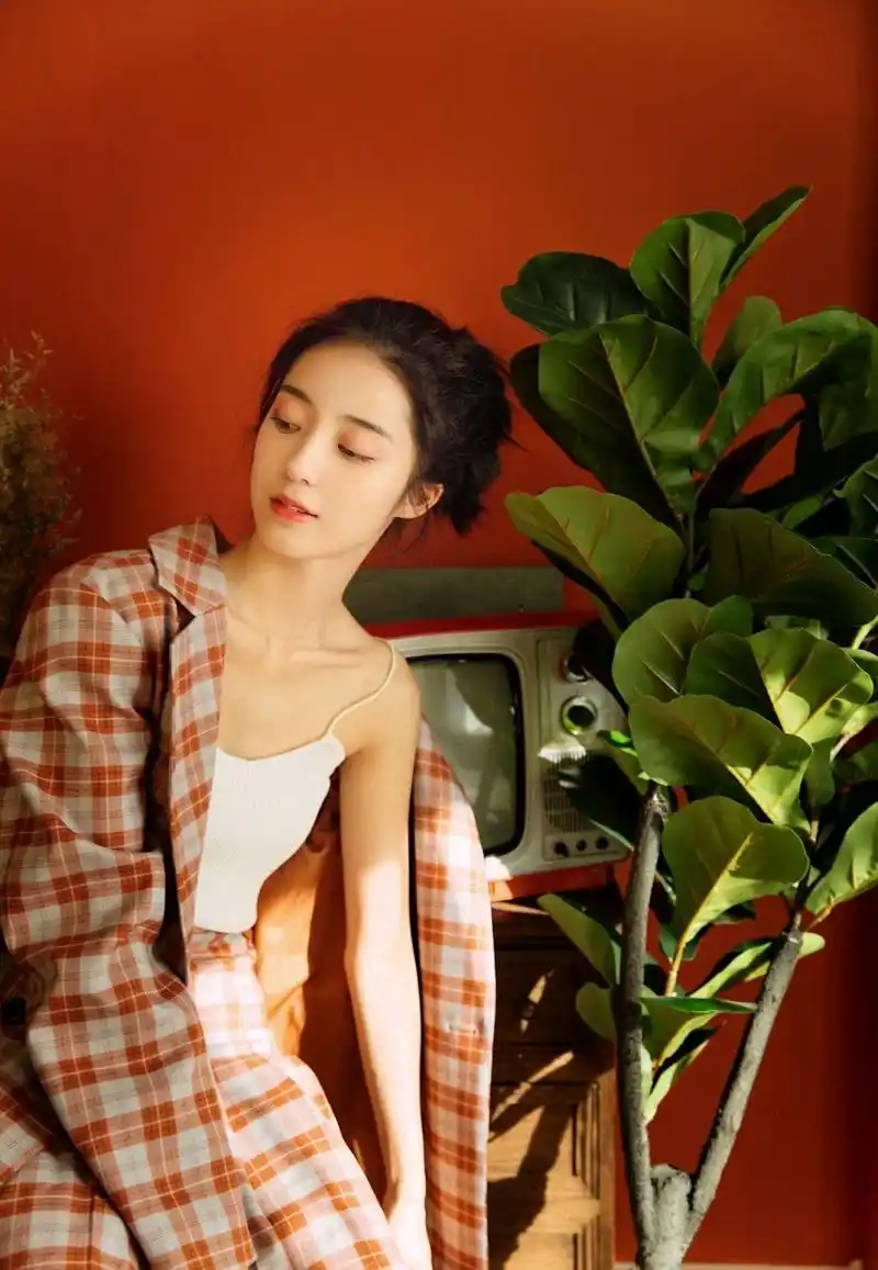 万鹏:青春靓丽,楚楚动人