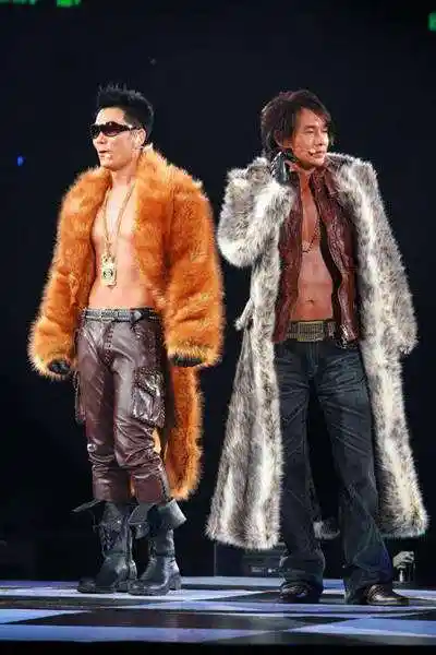 任贤齐和谢霆锋俩人影响了一代人,网友对他们褒贬不一!