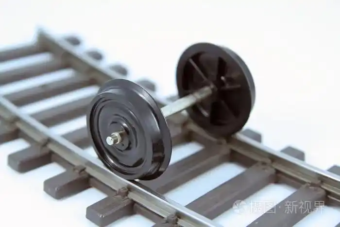 在铁路上的火车车轮