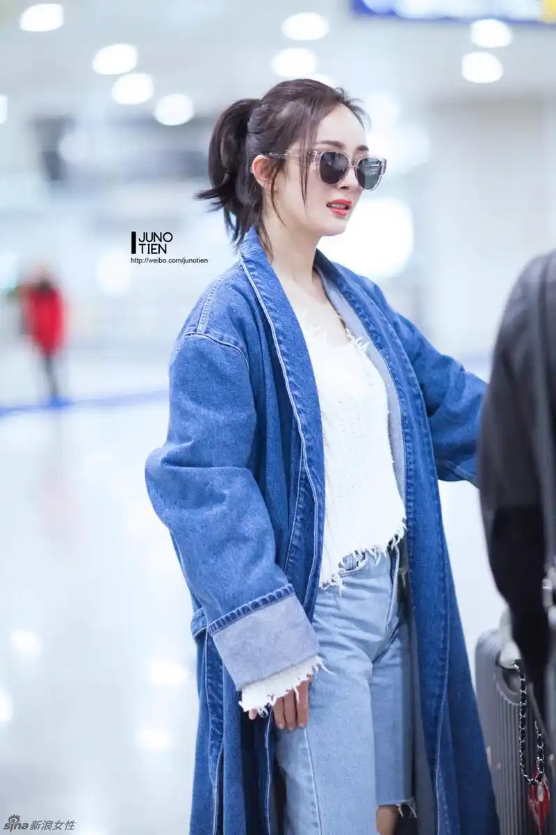 杨幂机场街拍照