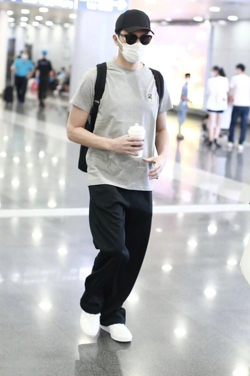 减龄≠穿和自己格格不入的衣服,张智霖的穿衣日常学习下