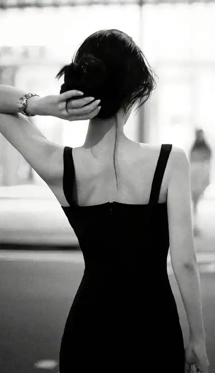 2022好身材的女生高清气质壁纸 真心是送一次少一次的东西