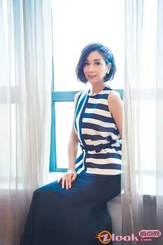 杨恭如居家写真曝光 时尚短发惊艳时光