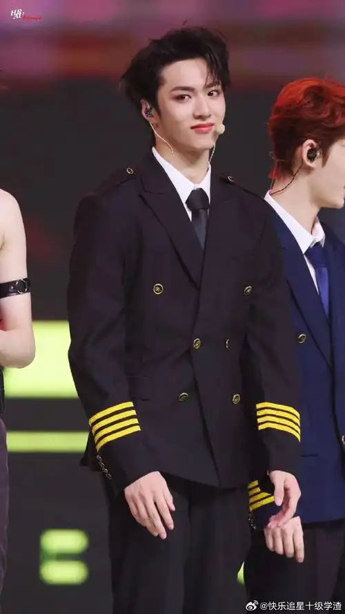 刘耀文胸前纹身贴