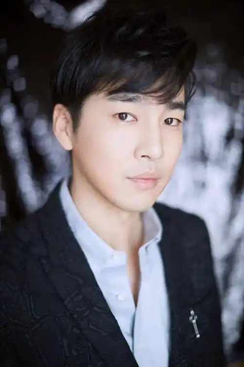 邹廷威日常穿搭帅气十足粉丝们看过他哪些作品评论关注转发分享