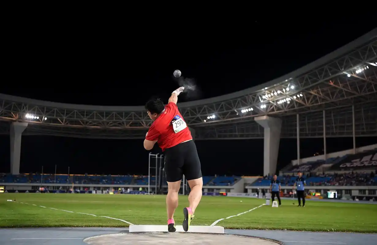 当日,在2019年国际田联世界挑战赛南京站女子铅球比赛中,中国选手