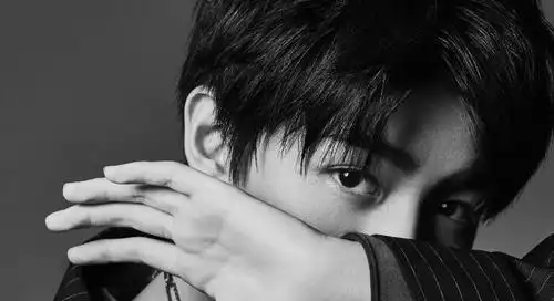 王俊凯帅出新高度一身黑白look清爽又帅气少年感十足