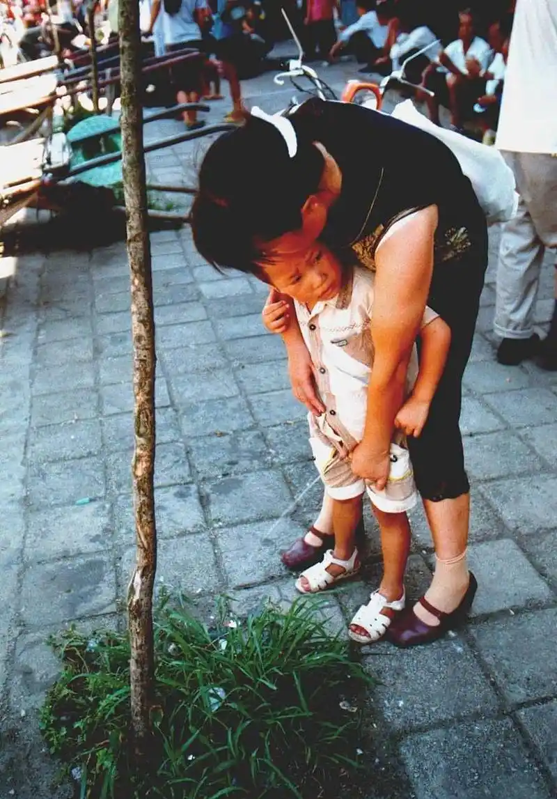 2岁幼儿随地小便导致家长赔偿11万元?