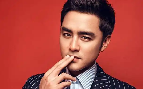 回顾:取艺名不足为奇这些明星姓都换了,女主持称改姓对不起老爸