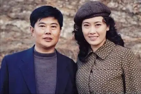 坏女人贾妮哥哥早逝后再难报恩如今的幸福是当年赌来的