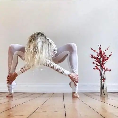 网红瑜伽博主ania,30岁开始练瑜伽,动作堪称教科书级别