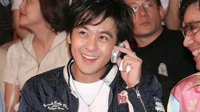 特斯拉又出车祸艺人林志颖被救时满脸是血车祸原因不明