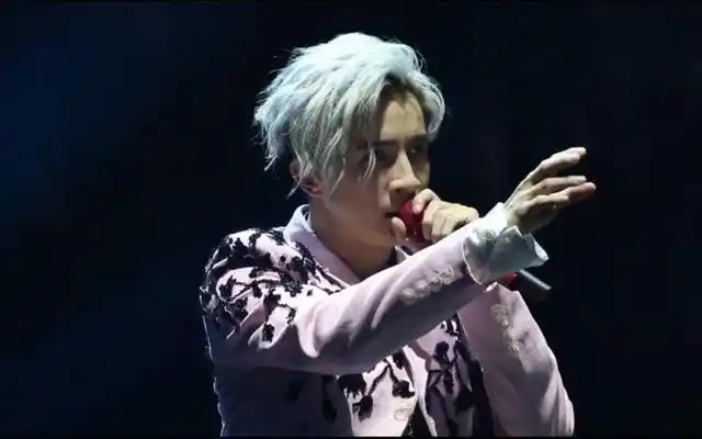 李雨桐在公众场合抽烟是真性情薛之谦与高磊鑫复婚和这有关吗