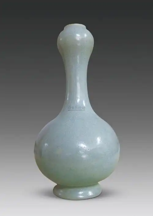 0645宋代汝窑粉青釉蒜头长颈瓶