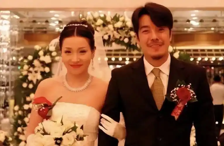回顾演员海一天娶了平凡二婚妻子用爱温暖继子成了良夫慈父