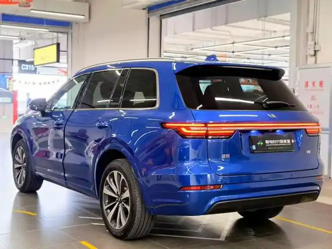 20年理想one蓝色7座精品车