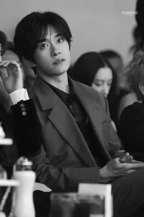 #易烊千玺芭莎台下镜头#