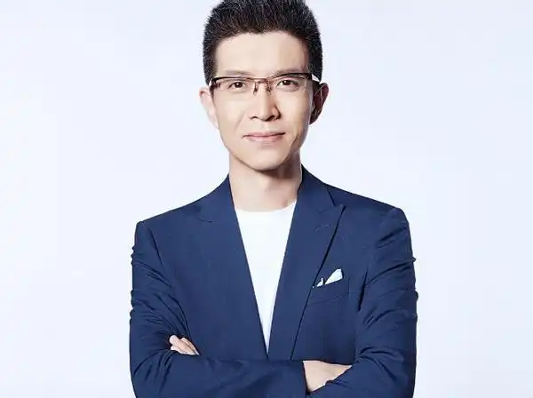 朱广权高三复读24岁进央视默默无闻14年展露出自己的才华