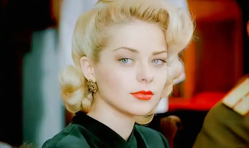 俄罗斯演员美出天际!绝顶容颜称霸,天选美女不过如此