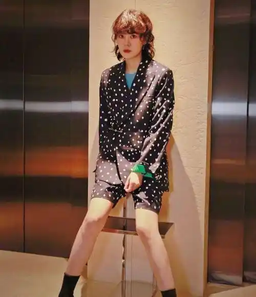 参加蒙面唱将获好评,新曲收费被网友吐槽_郁可唯_类节目_朋友