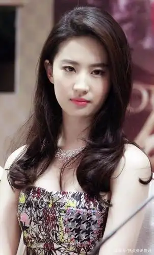 超级女神刘亦菲,现在33岁风采依旧