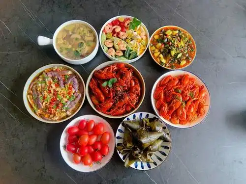 闺蜜假期陪我过节,做了一桌家常菜,饭后还有甜品,都吃撑了!