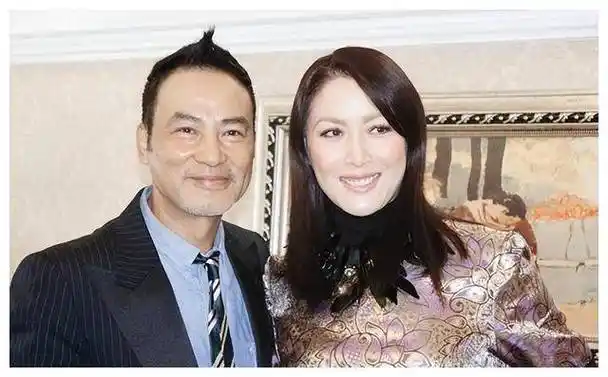 任达华,香港娱乐圈的劳模,出道多年来演绎了众多优秀的影视作品.