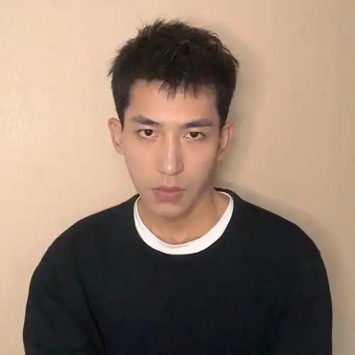 4cm"短碎发" | 这个发型真的适合男孩子—4cm"短碎发"的发型真的