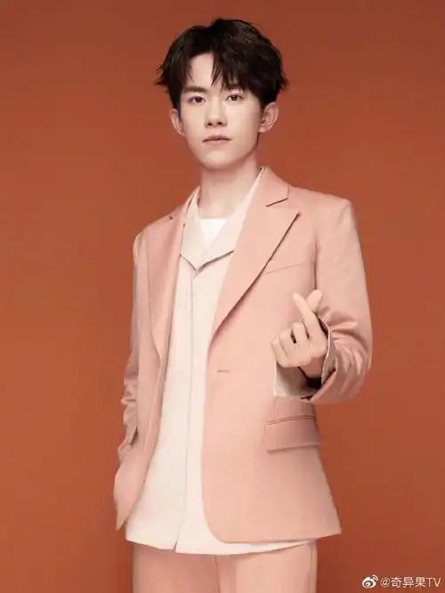 小果酱星闻社##男星粉色系穿衣大赏##吴亦凡[超话]##邓伦[超话]