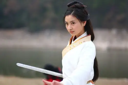 如图,有谁知道这是斓曦的什么角色啊?