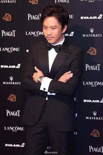 组图:邓超着黑色西装亮相红毯 凭《影》角逐最佳男主角_高清图集_新浪