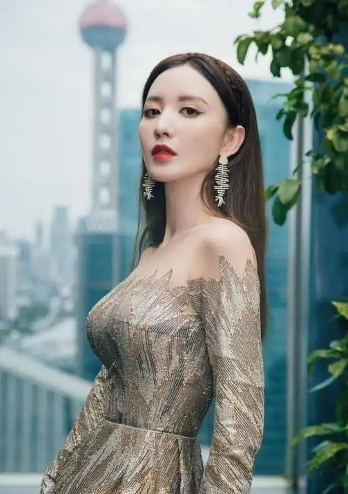 内娱颜值天花板的张萌冷艳美人魔鬼身材不愧是宅男收割机