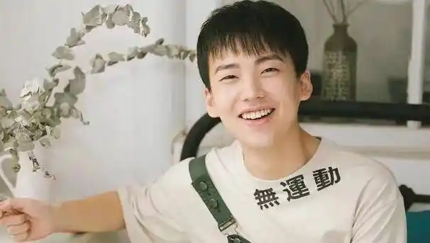 原创郭麒麟开豪车上热搜郭德纲儿子终于有了富二代的排面