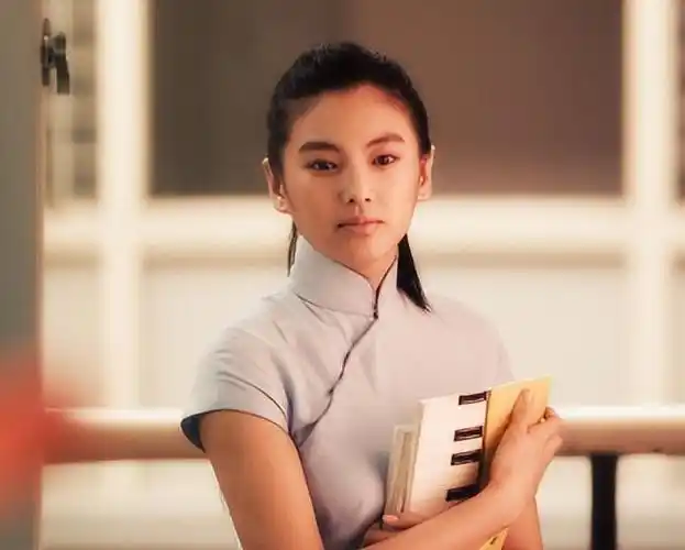 等到2008年《长江七号》开拍,张雨绮担任女主角,一炮而红,成为了名副