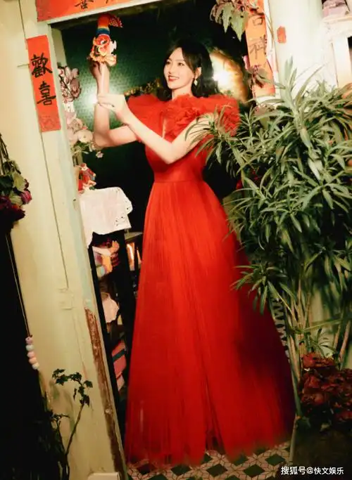 唐嫣大年初一晒照送祝福!