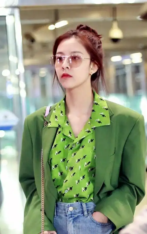 无论是用来搭配格纹西装还是纯黑色西装,都很通勤99 西装 裙子所有