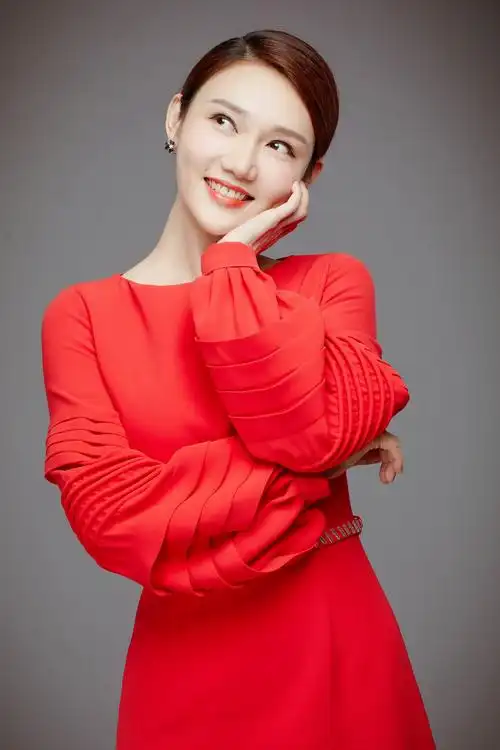 龙洋| 著名主持 | 明星档案 | 图治(上海)文化传媒有限公司