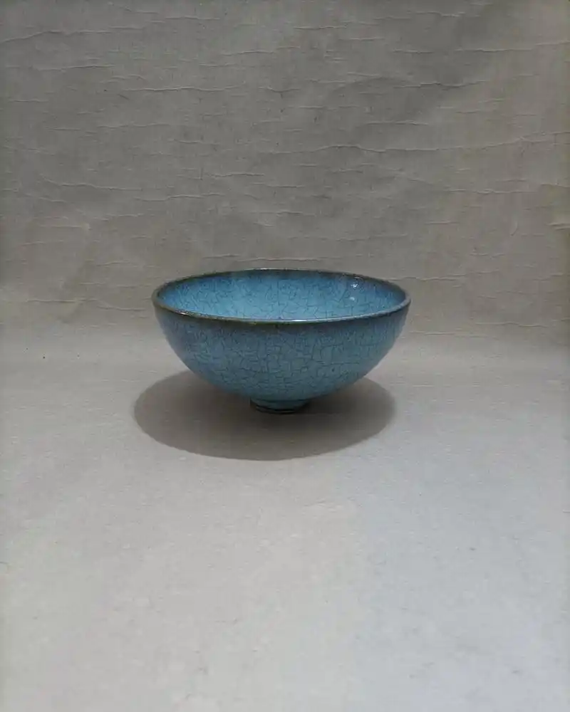 钧窑天青釉碗.请大家欣赏.