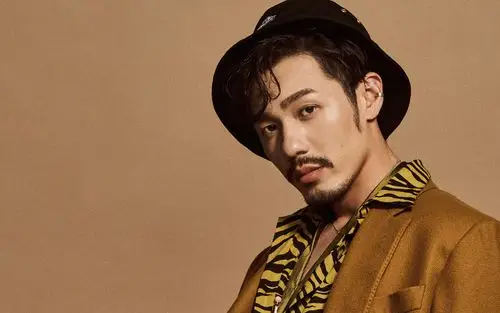 性感大叔白宇帅气写真 壁纸图片