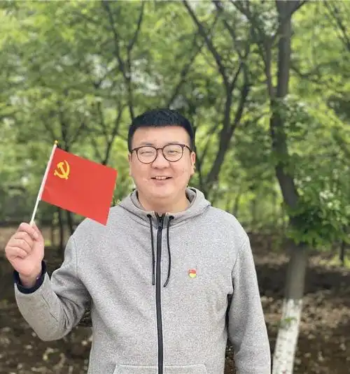 我与党旗合张影57沭阳县耿圩镇不忘初心跟党走砥砺前行担使命