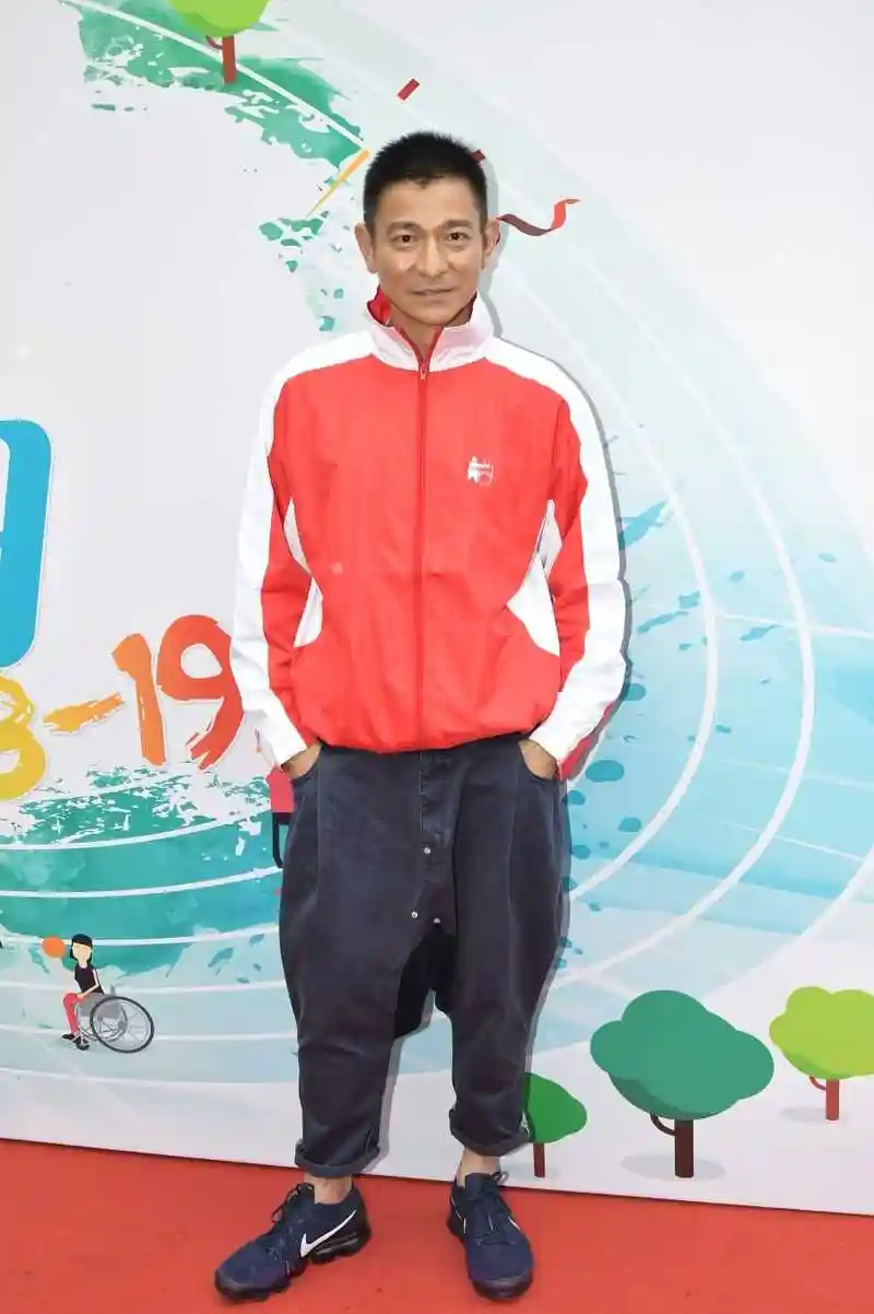 刘德华病愈复出 红馆演唱会目标补办10场