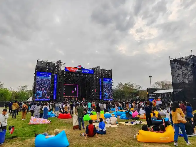 在2023成都草莓音乐节邂逅领克03  ,一起嗨玩不停!