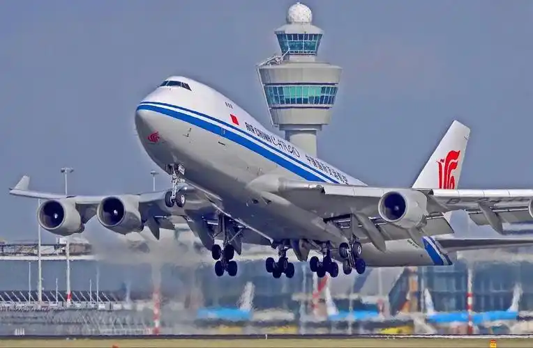 39架重型起飞飞机 a380, b747f, a350, b777, a330 阿姆斯特丹史基浦