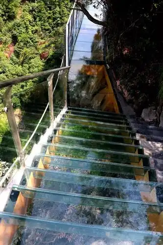 浙江这座3d环瀑玻璃栈道你敢走吗?