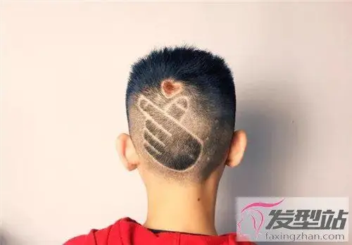 小男孩2020年发型新款两边铲后脑剃萌值爆表