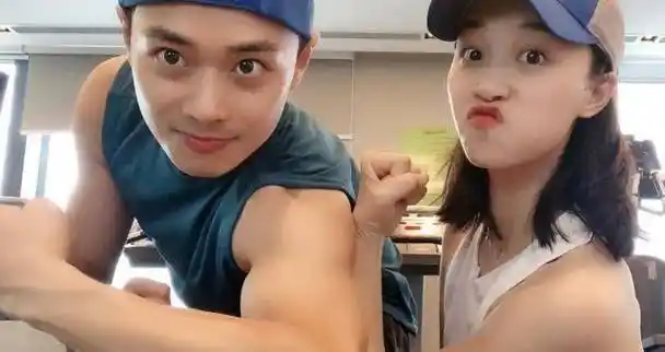 当蓝盈莹聊到"分手还钱"的话题后有谁注意papi酱反应?