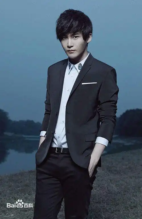 姓李的男明星两个字有谁?(唱歌的)