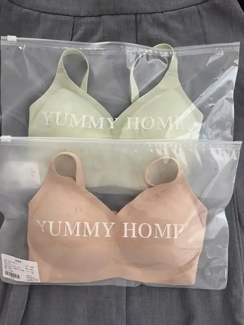 胸型圆润又轻薄属于bm女孩t恤里的内衣